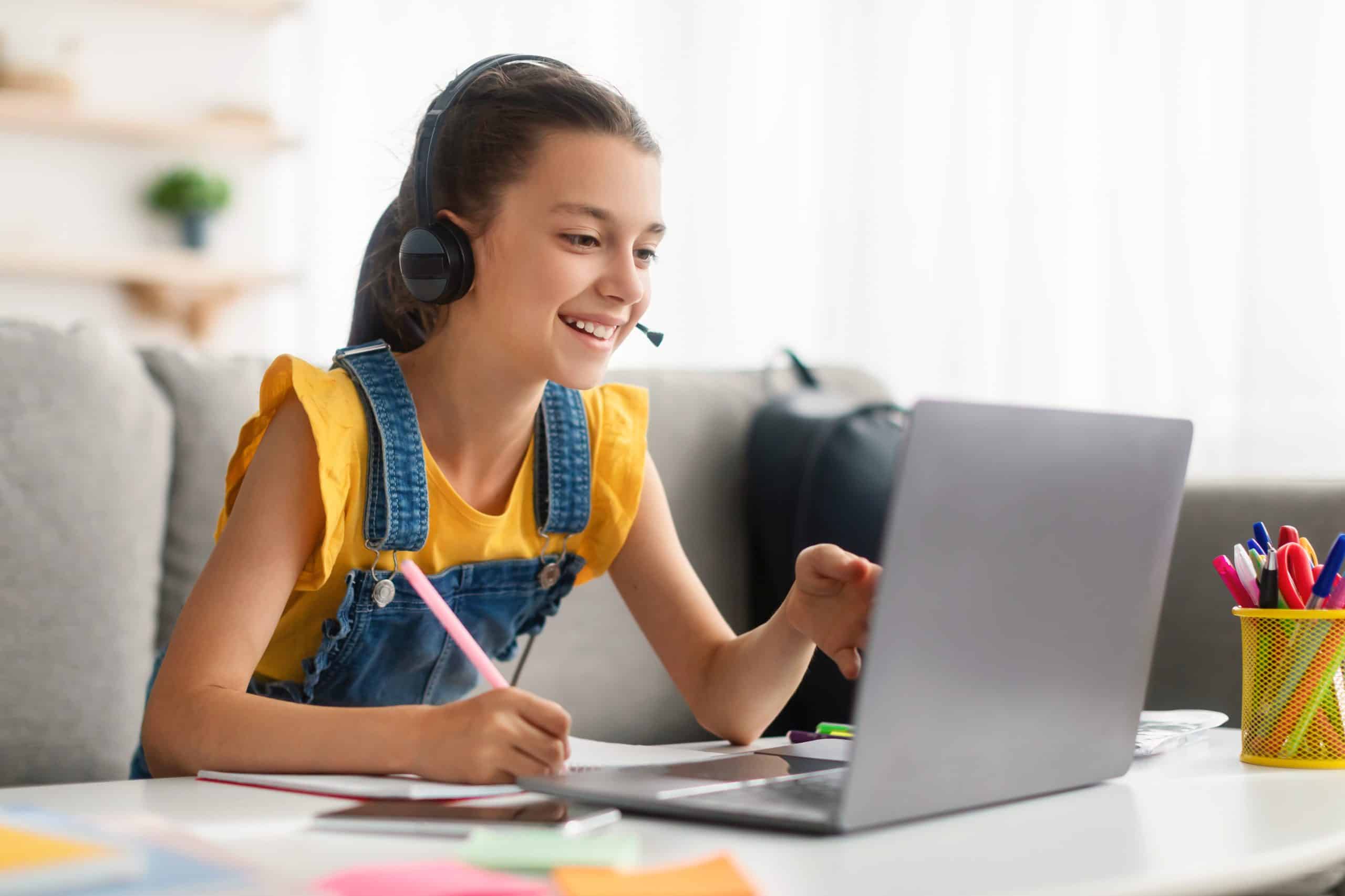 How to Plan an 11 Plus Story in Five Minutes Geek School Tutoring Ltd young lady sitting at a table using a laptop